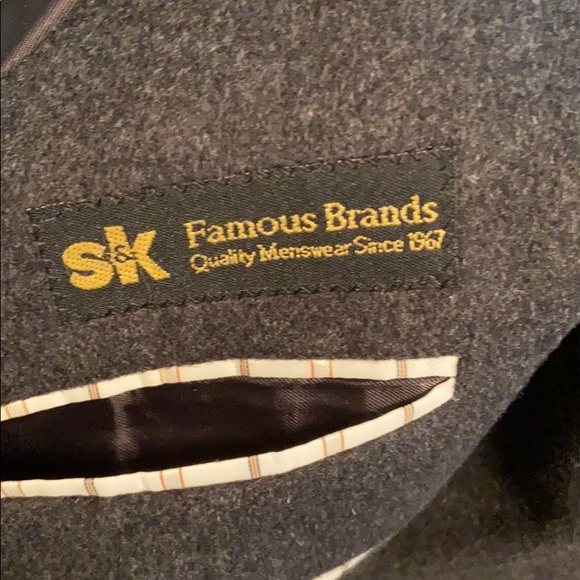 a suit - Picture 4 of 6